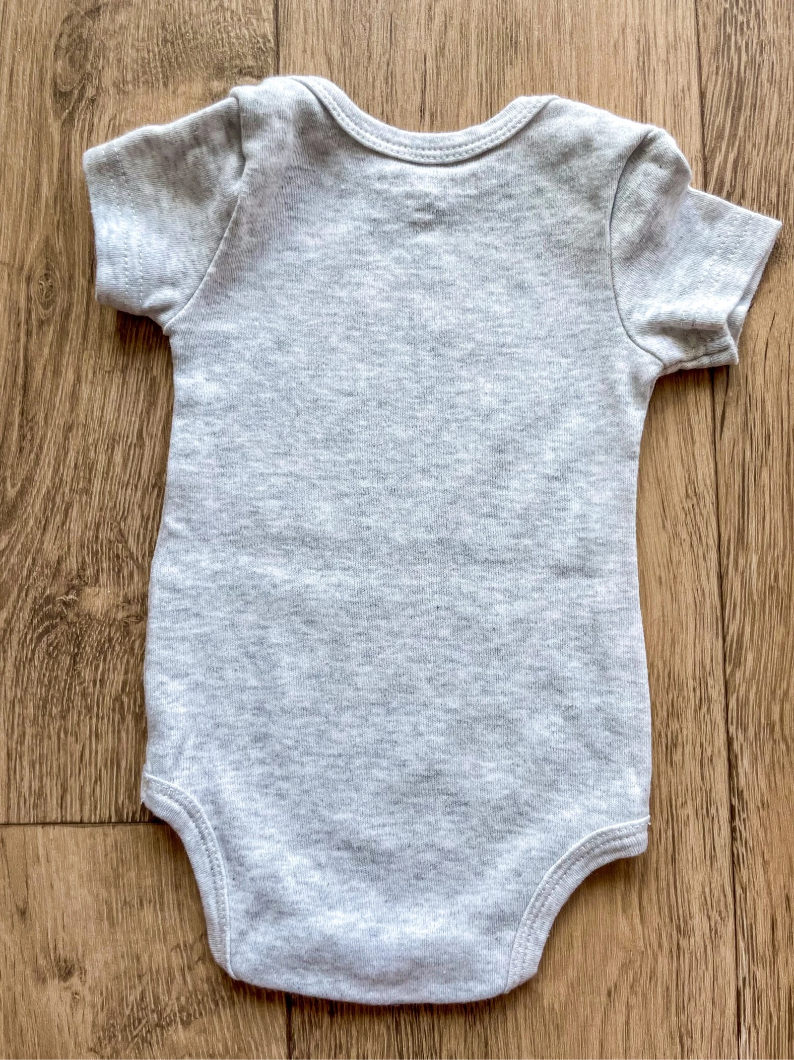 Lot of pink, grey and beige short-sleeved bodysuits size 3 months – photo 9
